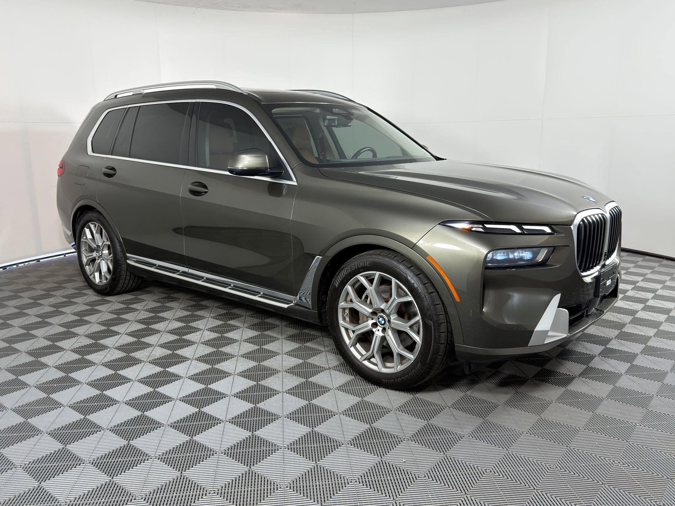 Used 2023 BMW X7 xDrive40i w/ Premium Package image 6