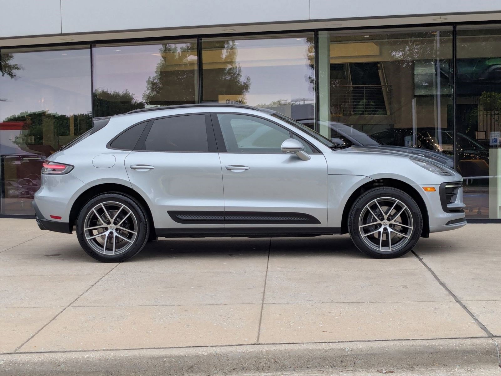 Certified 2026 Porsche Macan AWD/4WD image 8