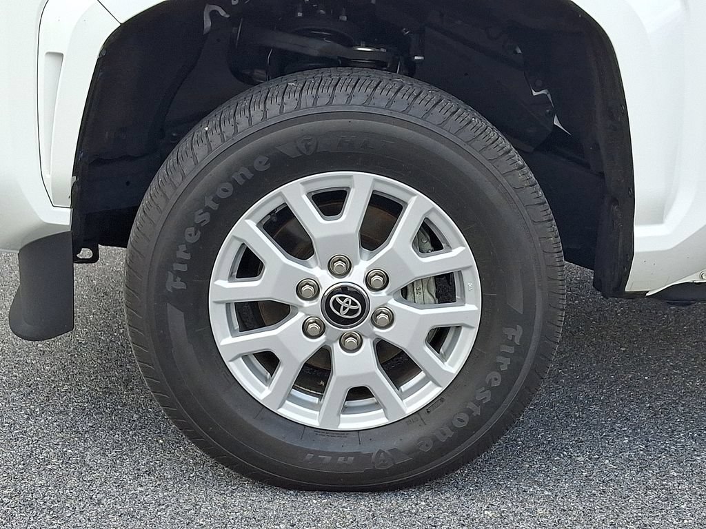 Certified 2024 Toyota Tacoma SR5 AWD/4WD image 8