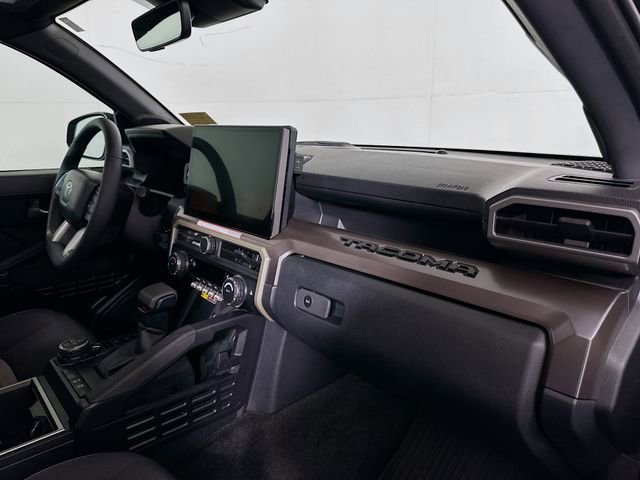 Used 2024 Toyota Tacoma TRD Off-Road image 31