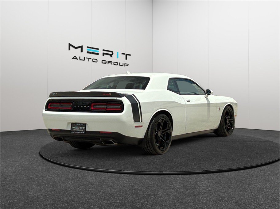Used 2015 Dodge Challenger R/T Scat Pack w/ Leather Interior Group RWD image 9