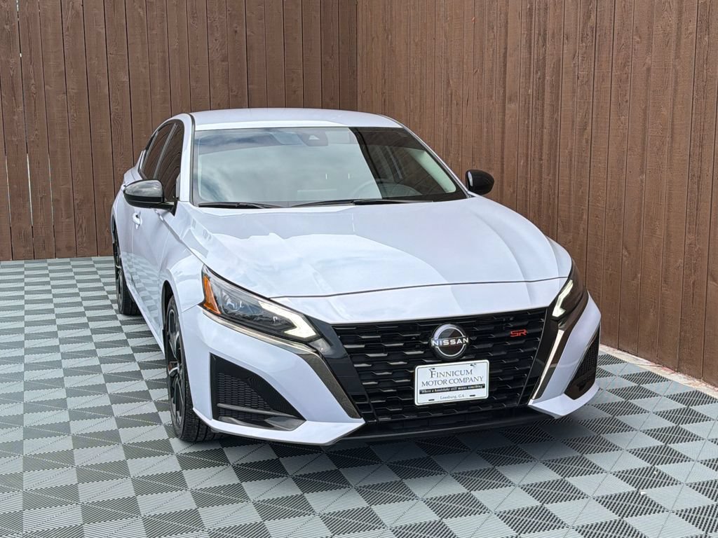 Used 2024 Nissan Altima 2.5 SR FWD image 10