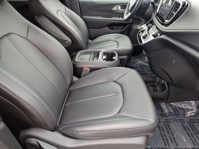 New 2027 Chrysler Pacifica Select FWD image 26