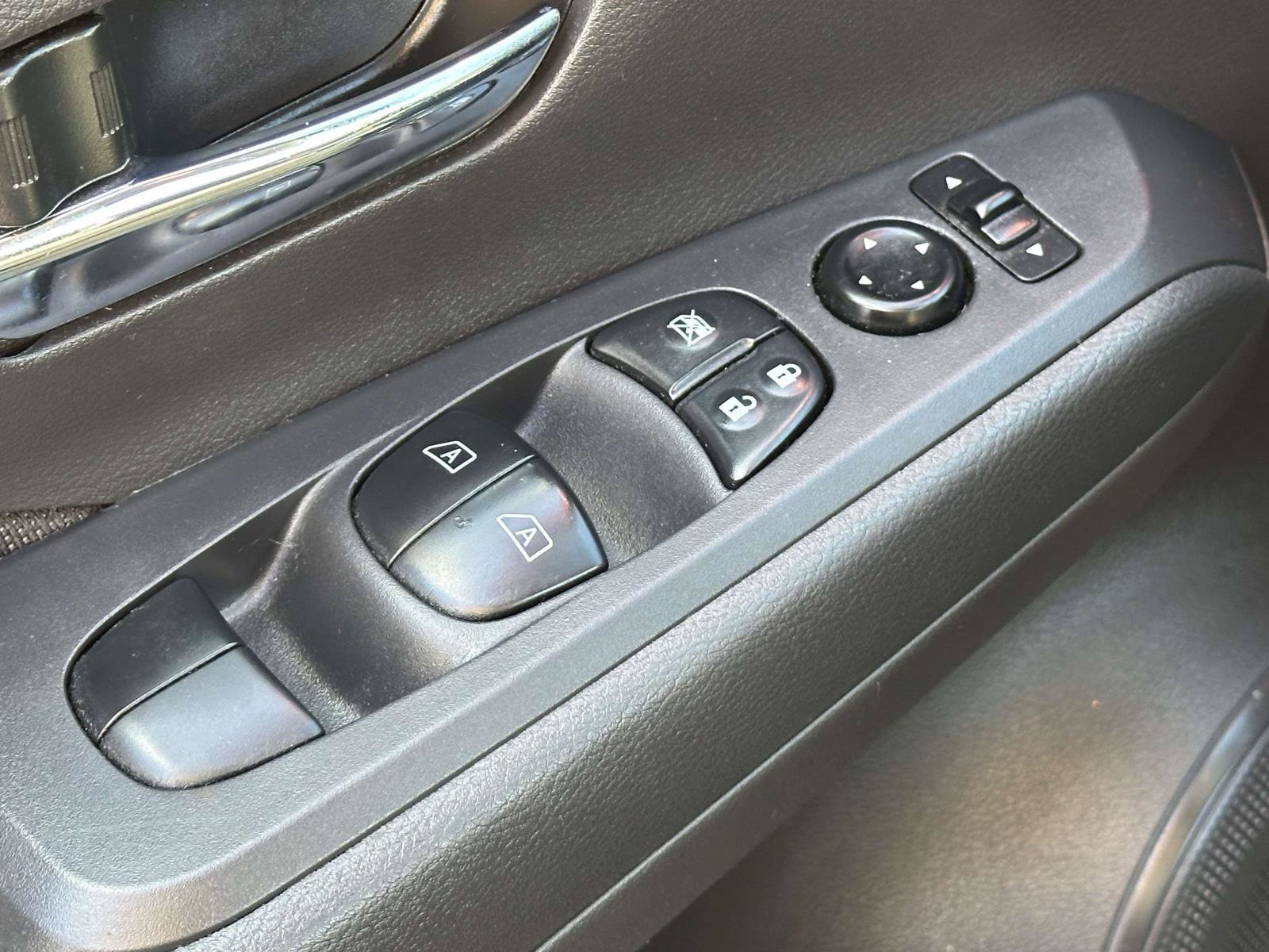 Used 2024 Nissan Kicks SV FWD image 16