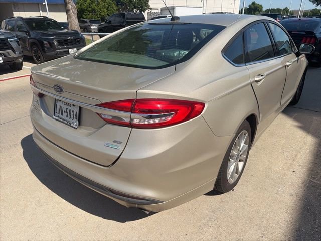 Used 2017 Ford Fusion SE FWD image 5
