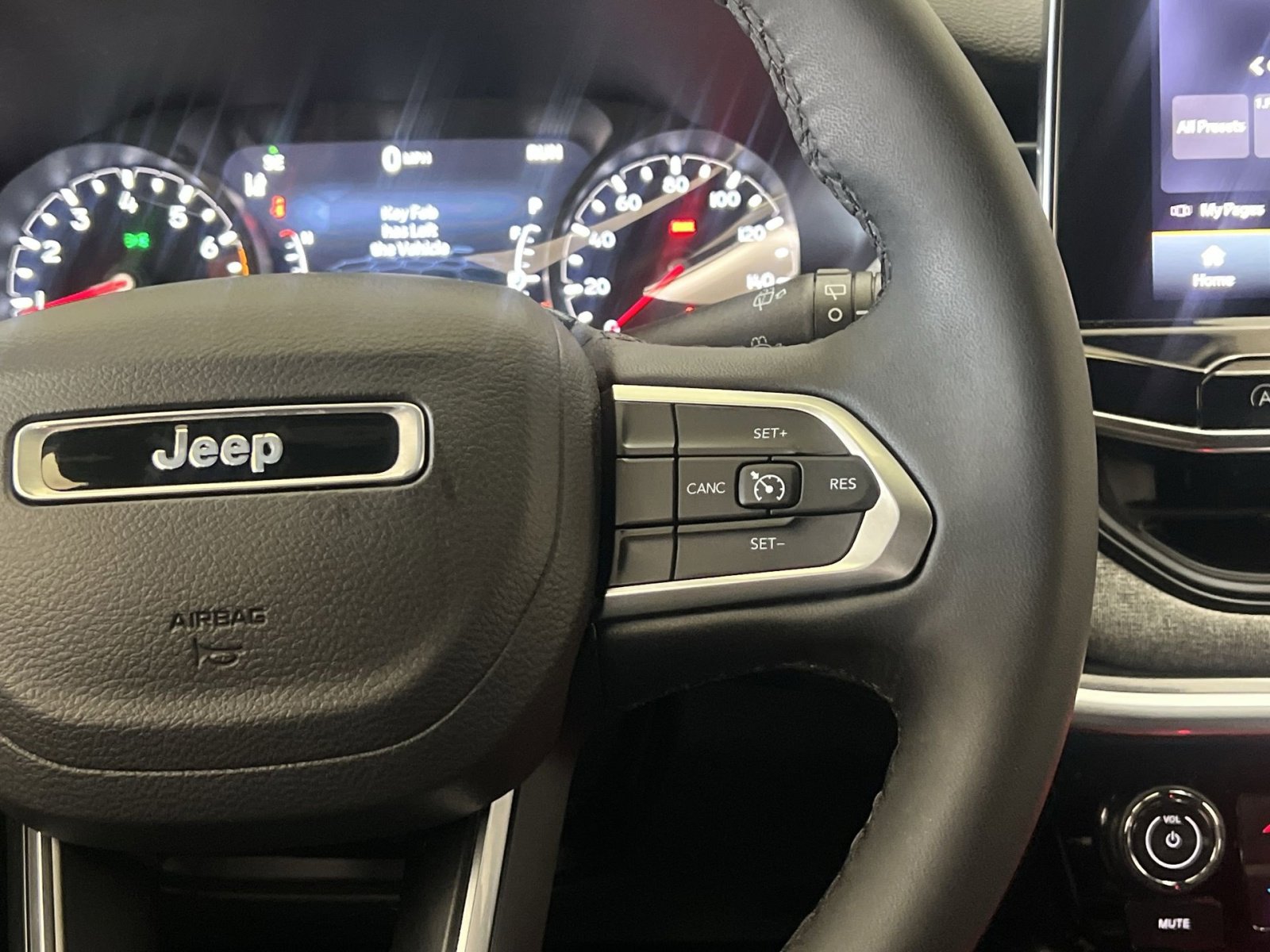 Used 2024 Jeep Compass Latitude image 30