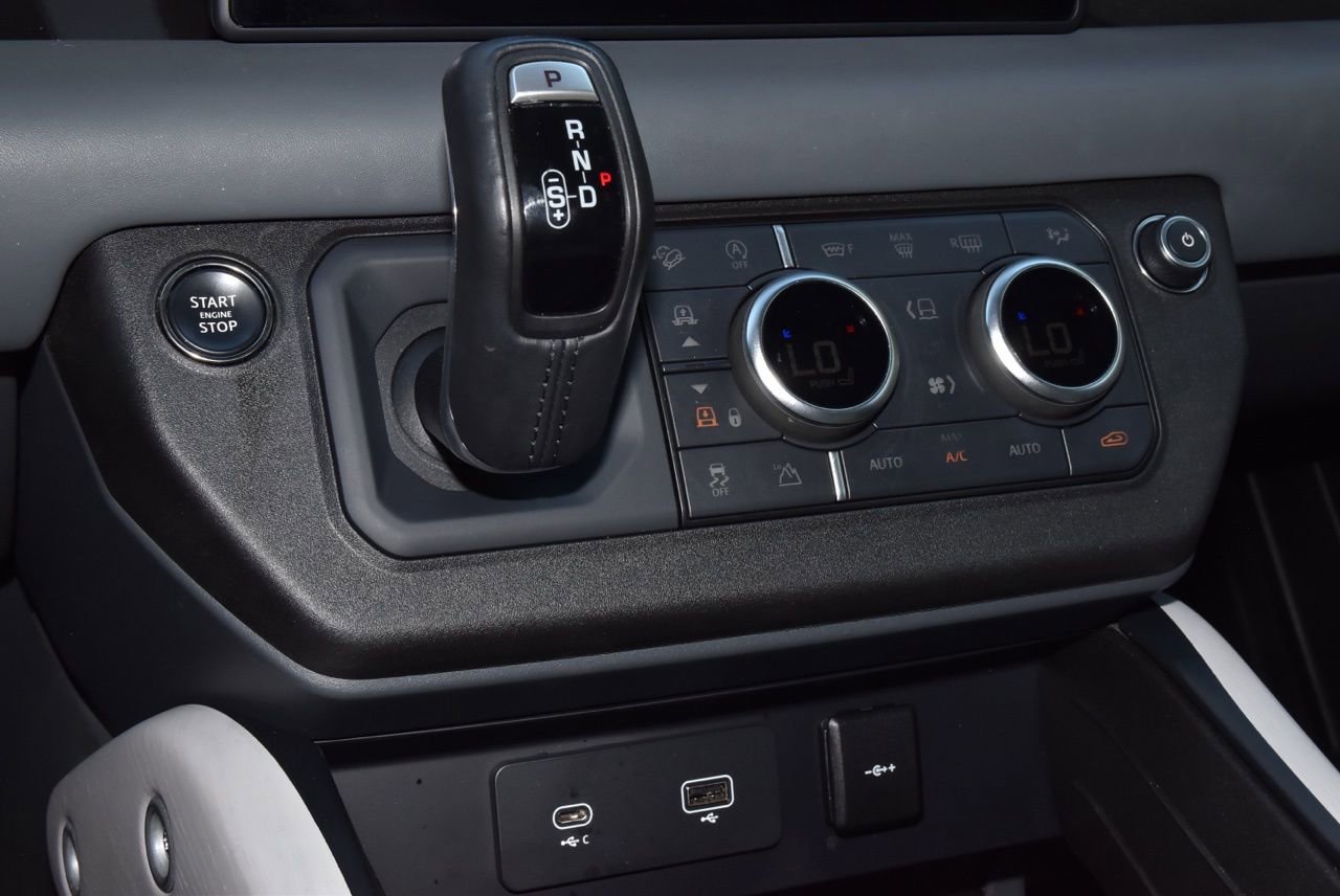 Used 2023 Land Rover Defender 110 X-Dynamic SE image 30