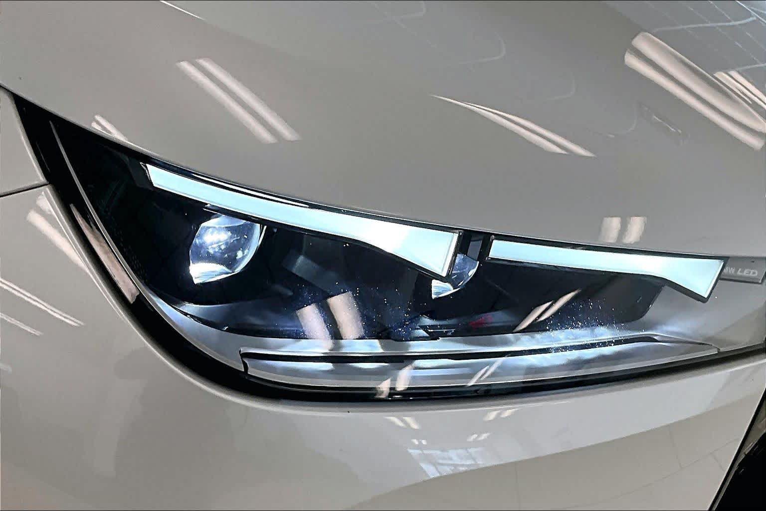 Used 2024 BMW iX xDrive50 w/ Sport Package AWD/4WD image 26