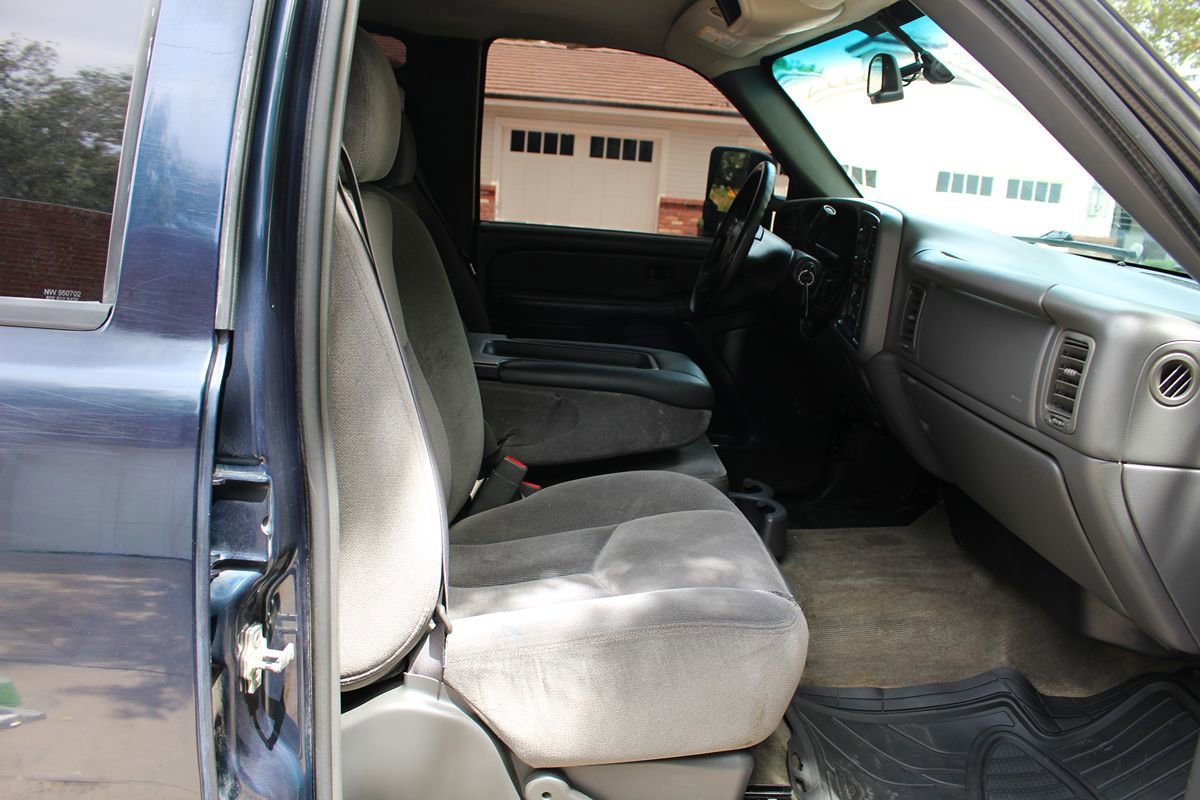 Used 2005 GMC Sierra 2500 SLE w/ Heavy-Duty Power Package AWD/4WD image 16
