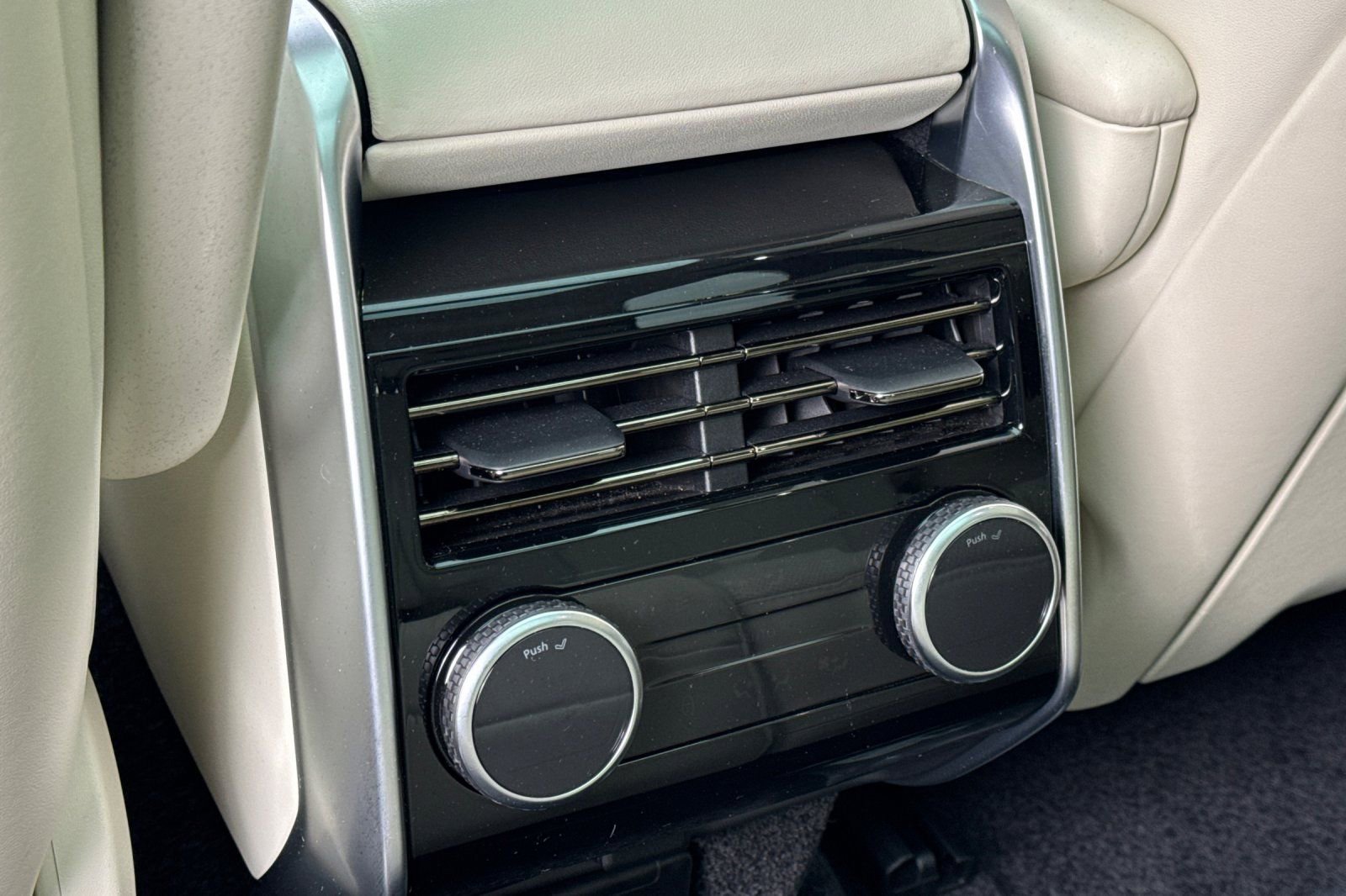 Used 2023 Land Rover Range Rover SE image 13