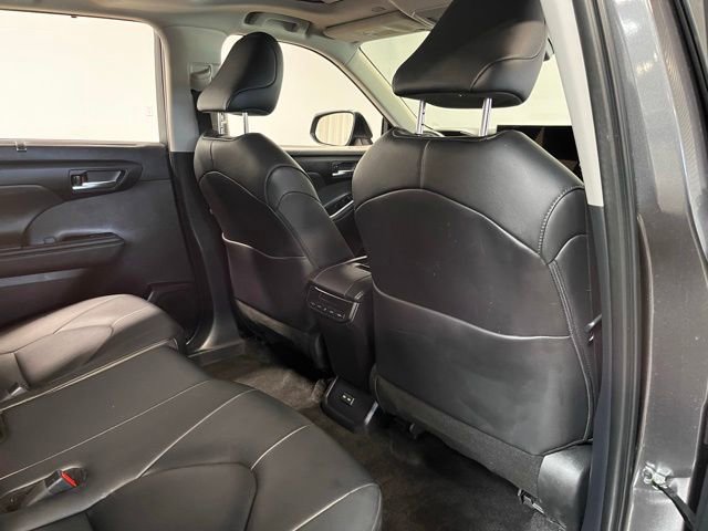 Used 2024 Toyota Highlander XLE AWD/4WD image 14