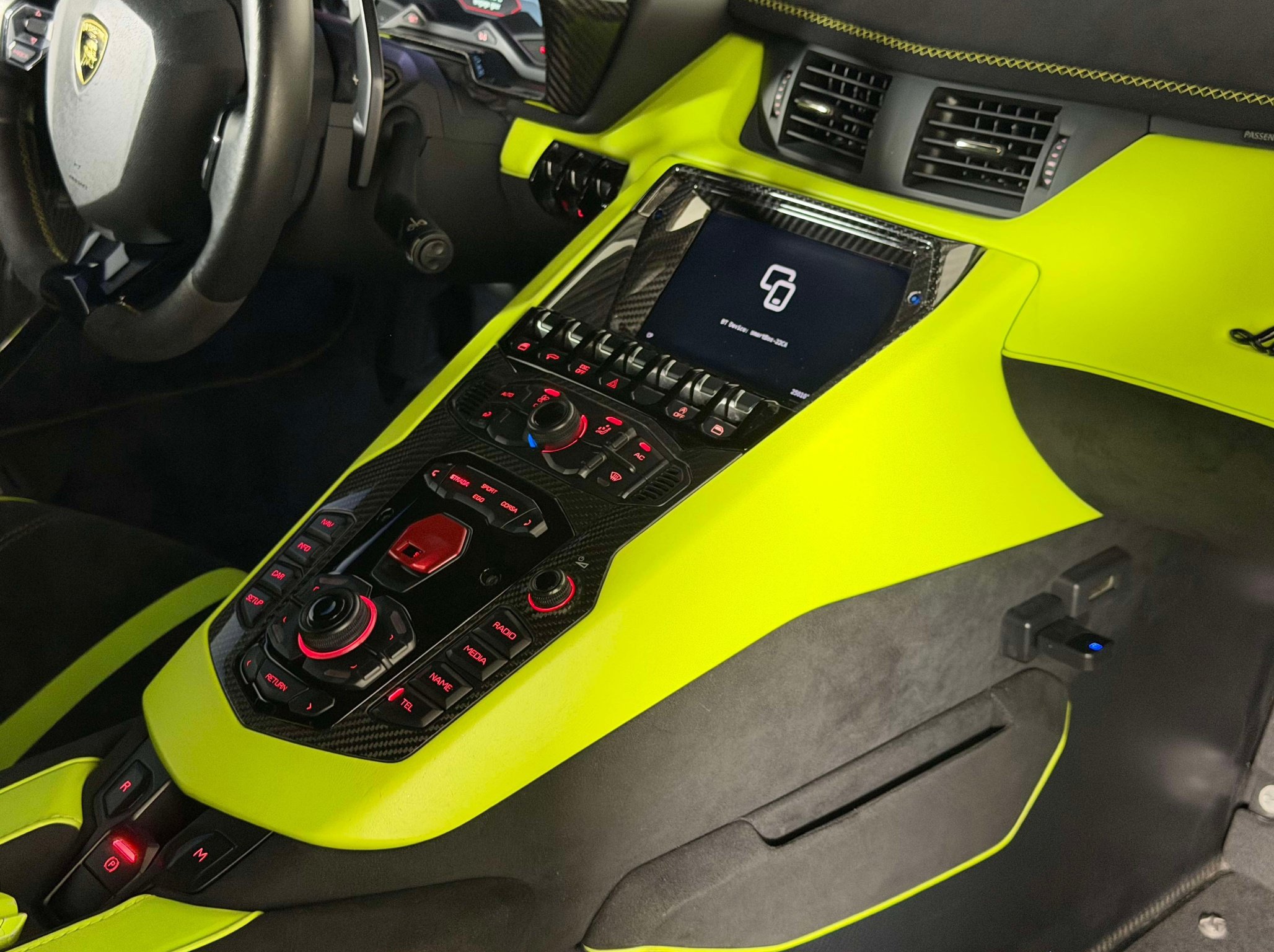 Used 2020 Lamborghini Aventador SVJ AWD/4WD image 34