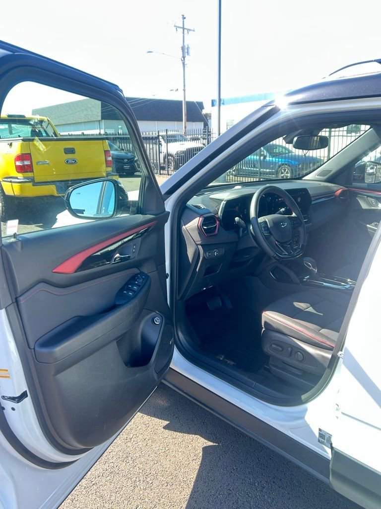 Used 2025 Chevrolet TrailBlazer RS w/ Convenience Package AWD/4WD image 10