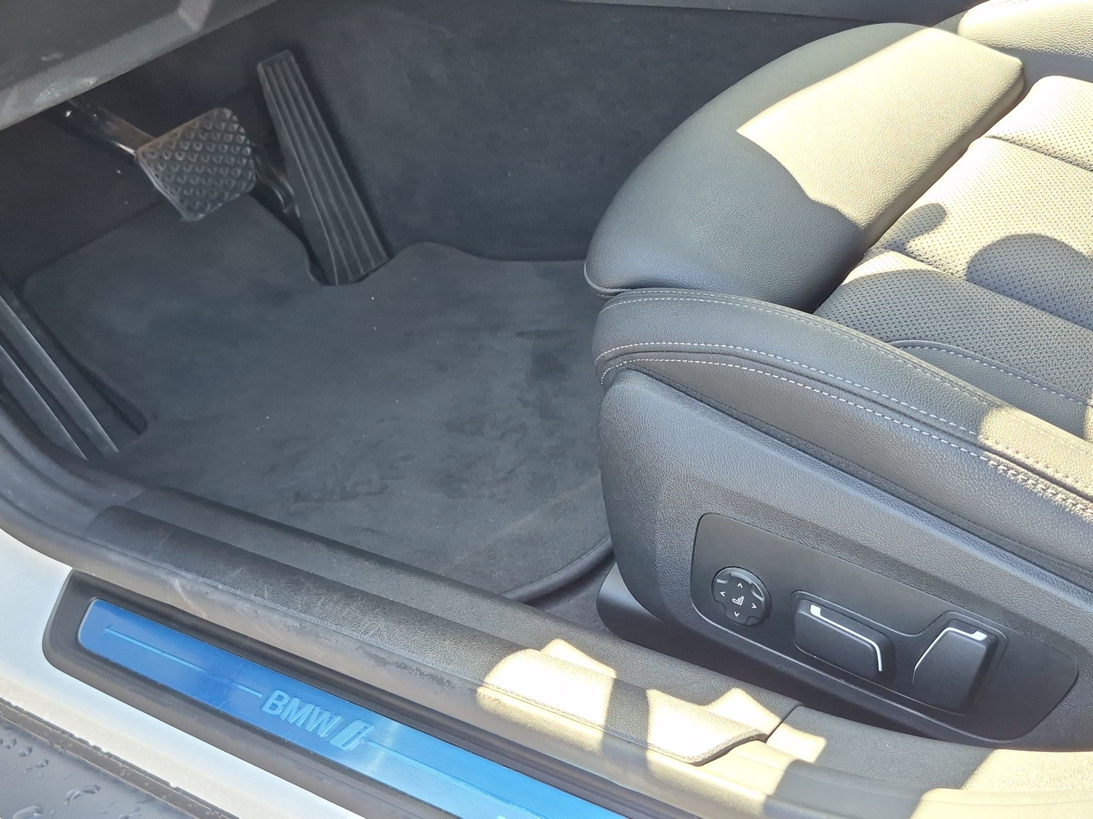Certified 2024 BMW i4 eDrive35 w/ Convenience Package RWD image 17