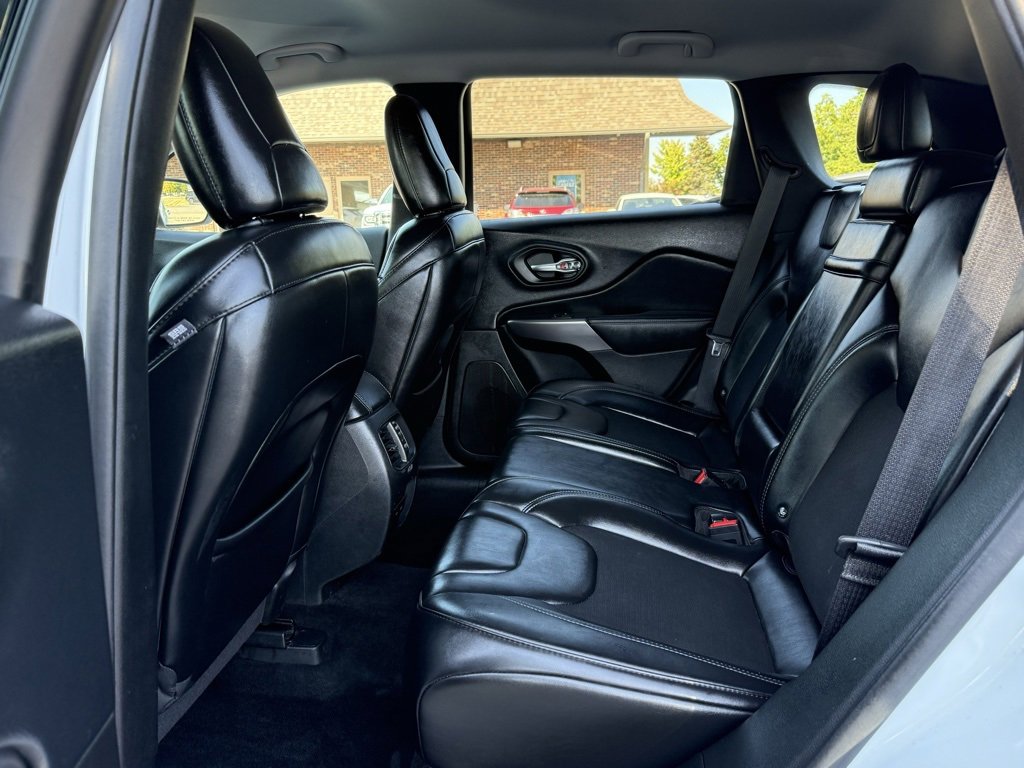 Used 2019 Jeep Cherokee Latitude Plus image 14