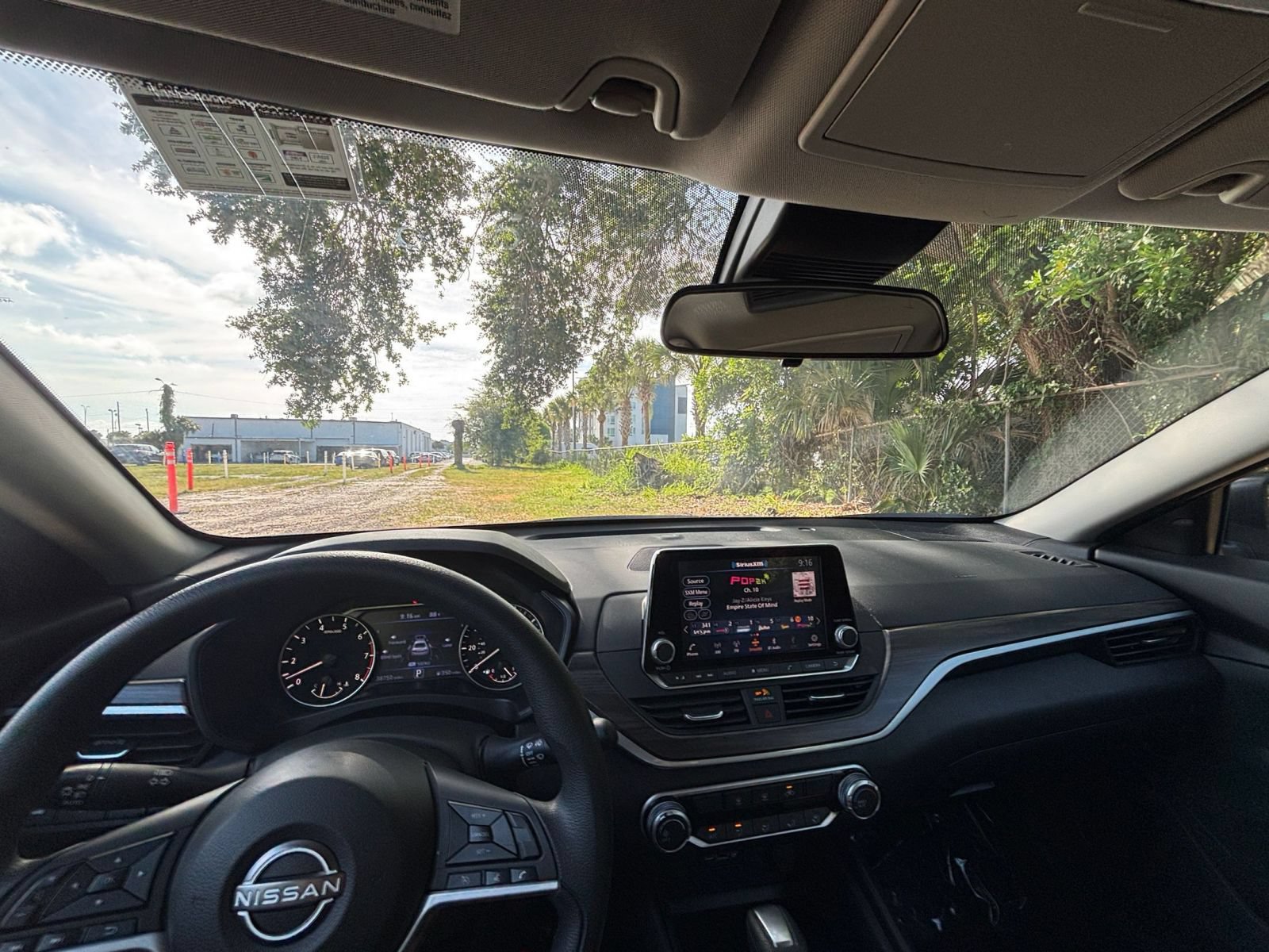 Used 2025 Nissan Altima 2.5 SV FWD image 34