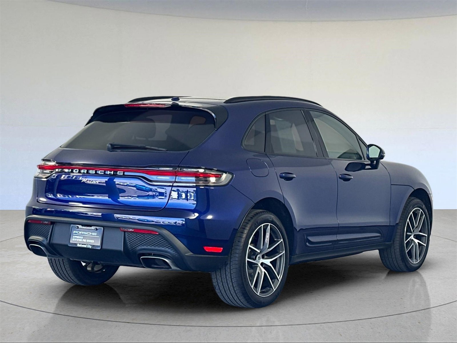 Used 2025 Porsche Macan image 8