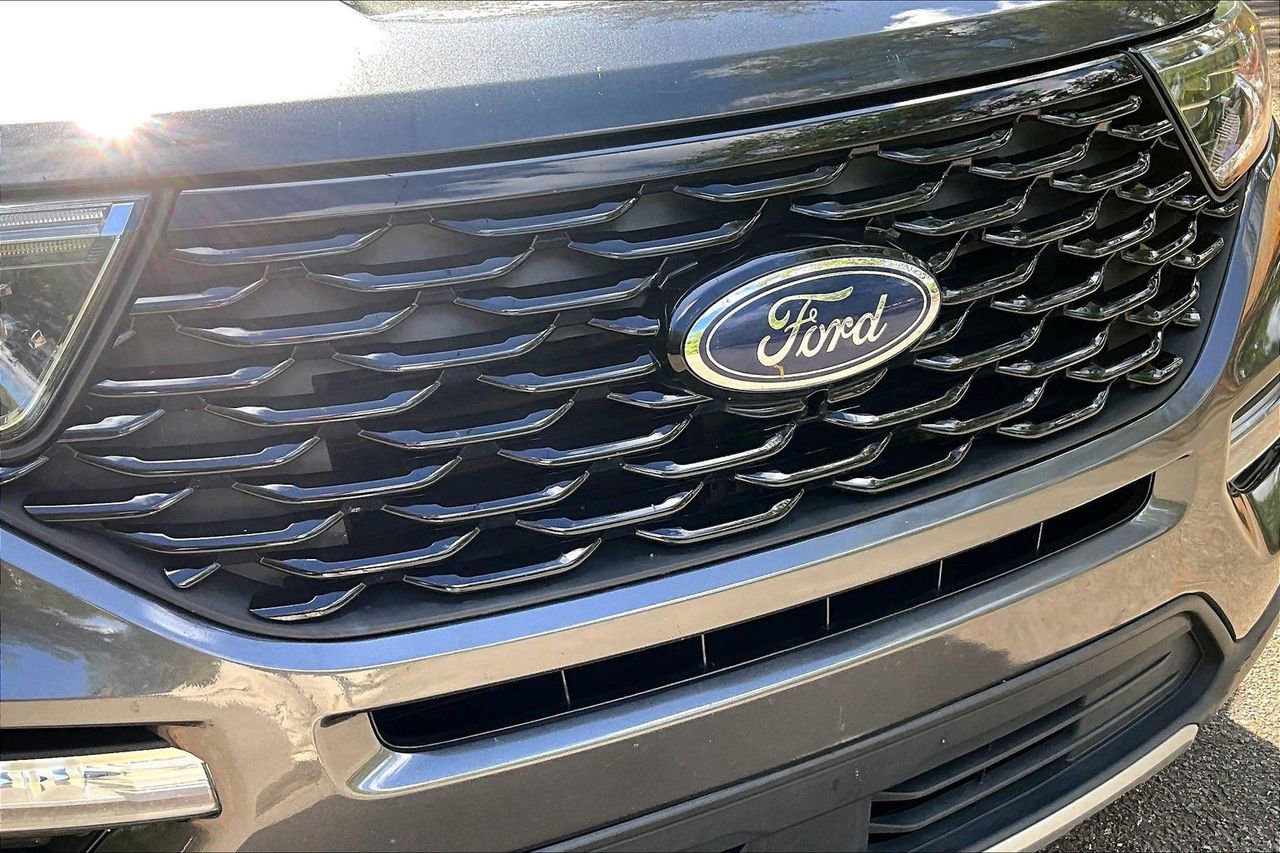Used 2020 Ford Explorer XLT w/ Equipment Group 202A AWD/4WD image 33
