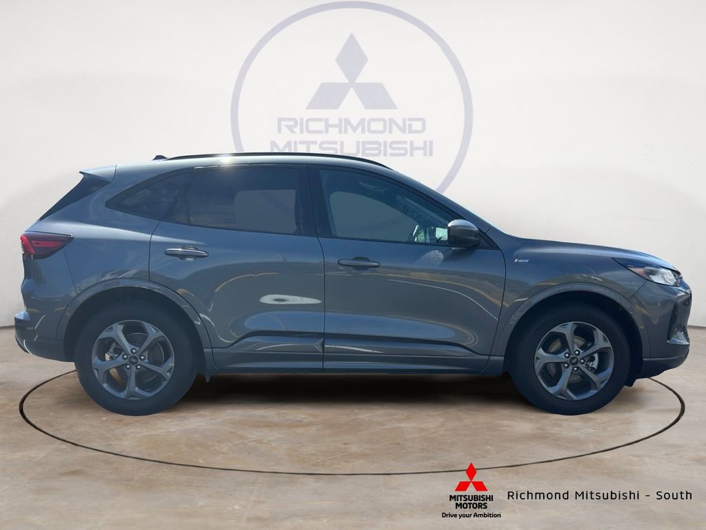 Used 2024 Ford Escape ST-Line Select w/ Tech Pack #1 AWD/4WD image 2