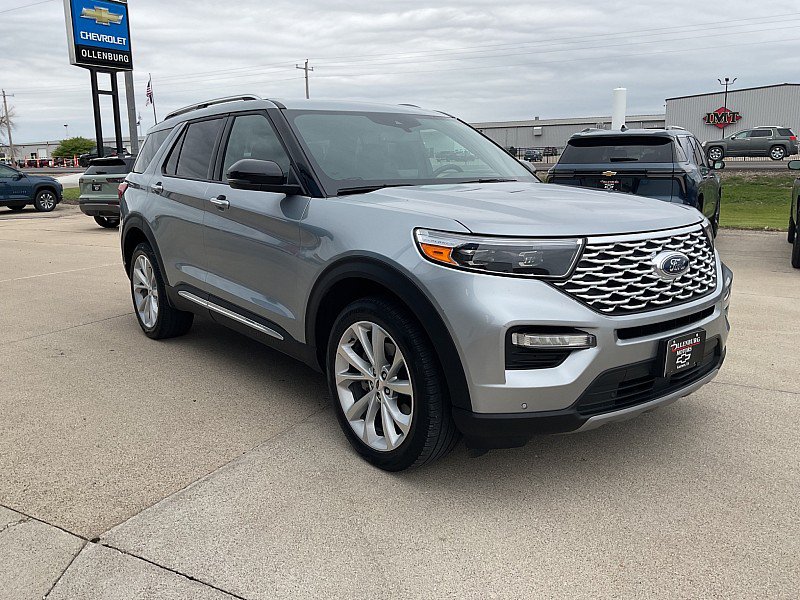 Used 2023 Ford Explorer Platinum w/ Technology Package AWD/4WD image 4