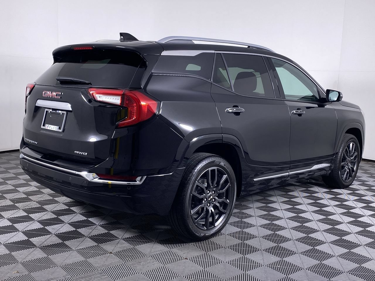Certified 2024 GMC Terrain Denali w/ Black Diamond Edition AWD/4WD image 20