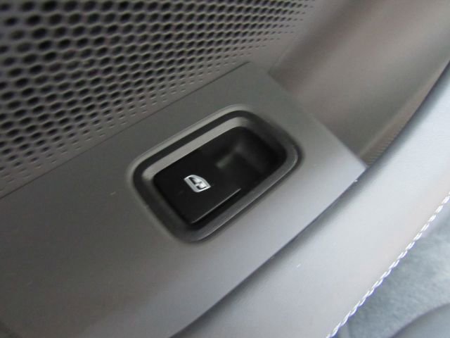 Used 2022 Porsche Taycan 4S image 30