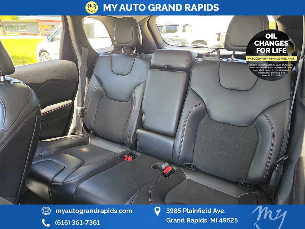 Used 2020 Jeep Cherokee Trailhawk w/ Cold Weather Group AWD/4WD image 27
