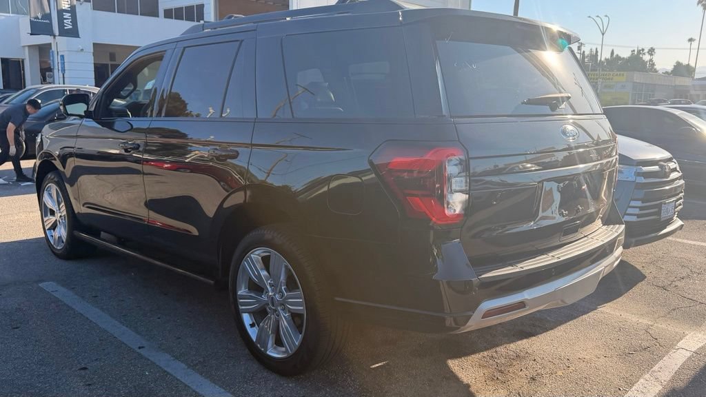 Used 2024 Ford Expedition Platinum RWD image 4