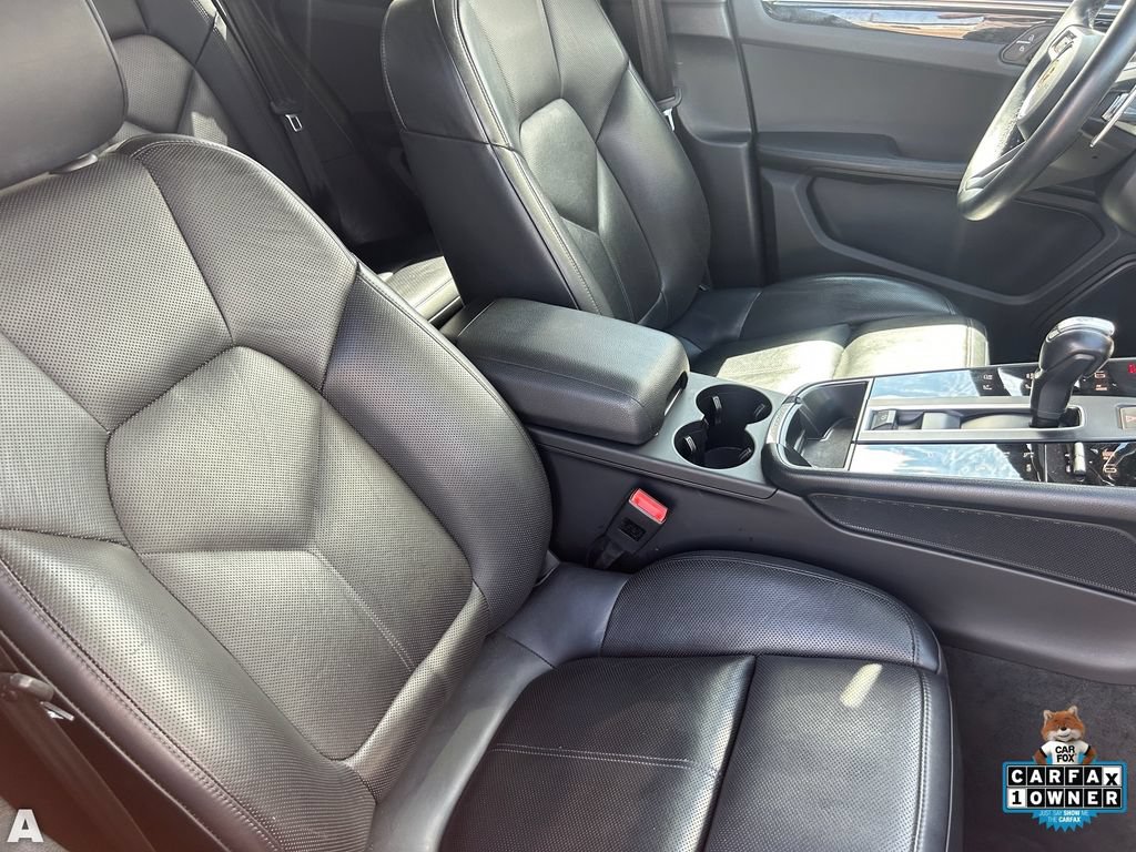 Used 2024 Porsche Macan AWD/4WD image 11