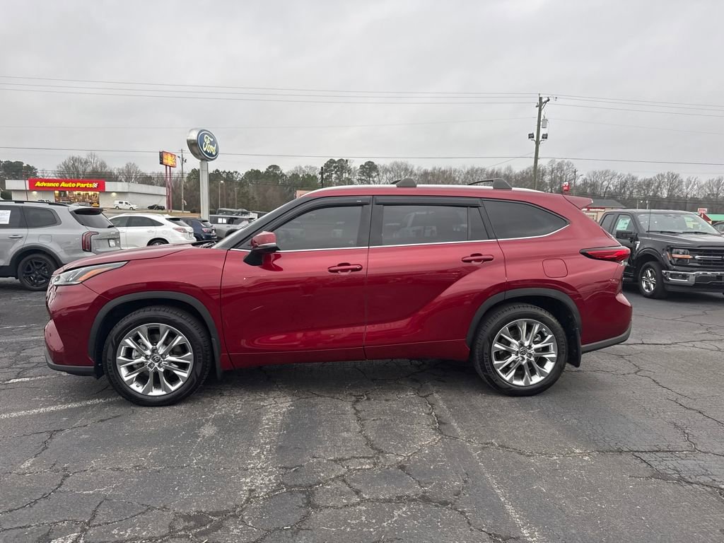 Used 2021 Toyota Highlander Limited image 2