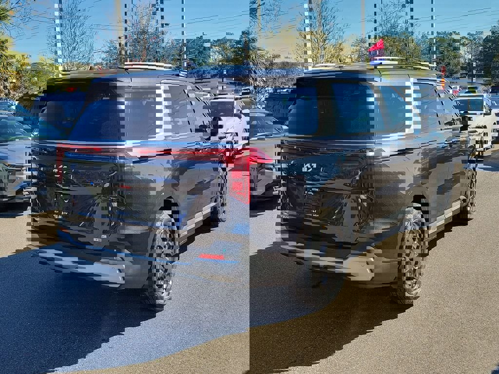 New 2026 Kia Carnival EX FWD image 6