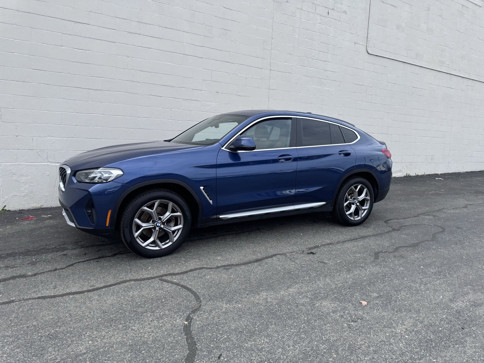 Used 2023 BMW X4 xDrive30i image 1