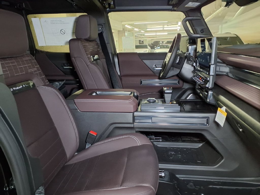 New 2026 GMC Hummer EV 4x4 Crew Cab w/ LPO, Storage Package image 6