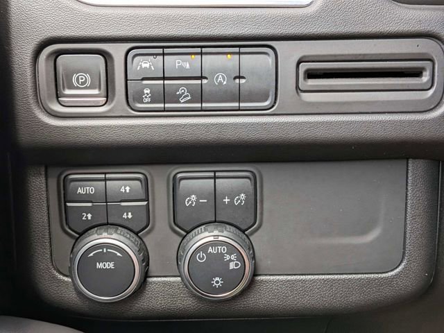 Used 2023 Chevrolet Tahoe Premier AWD/4WD image 29