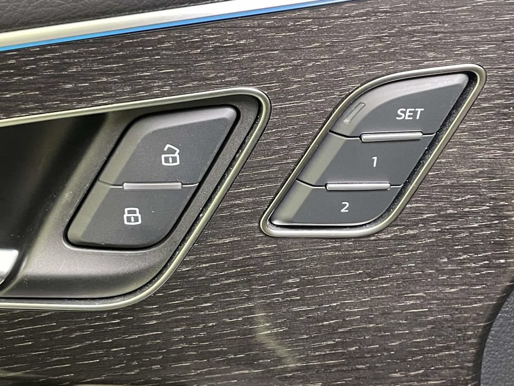 Certified 2025 Audi Q8 Prestige AWD/4WD image 36