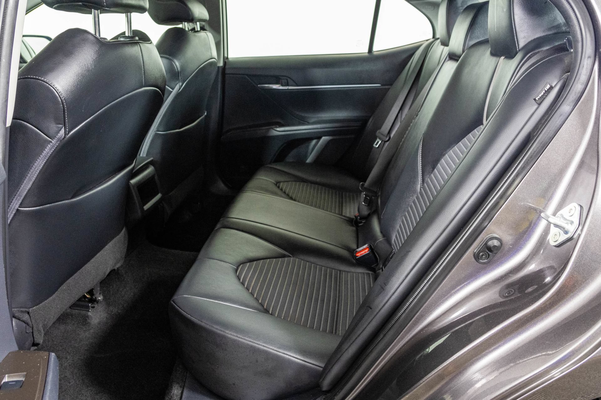 Used 2022 Toyota Camry SE w/ Cold Weather Package FWD image 37