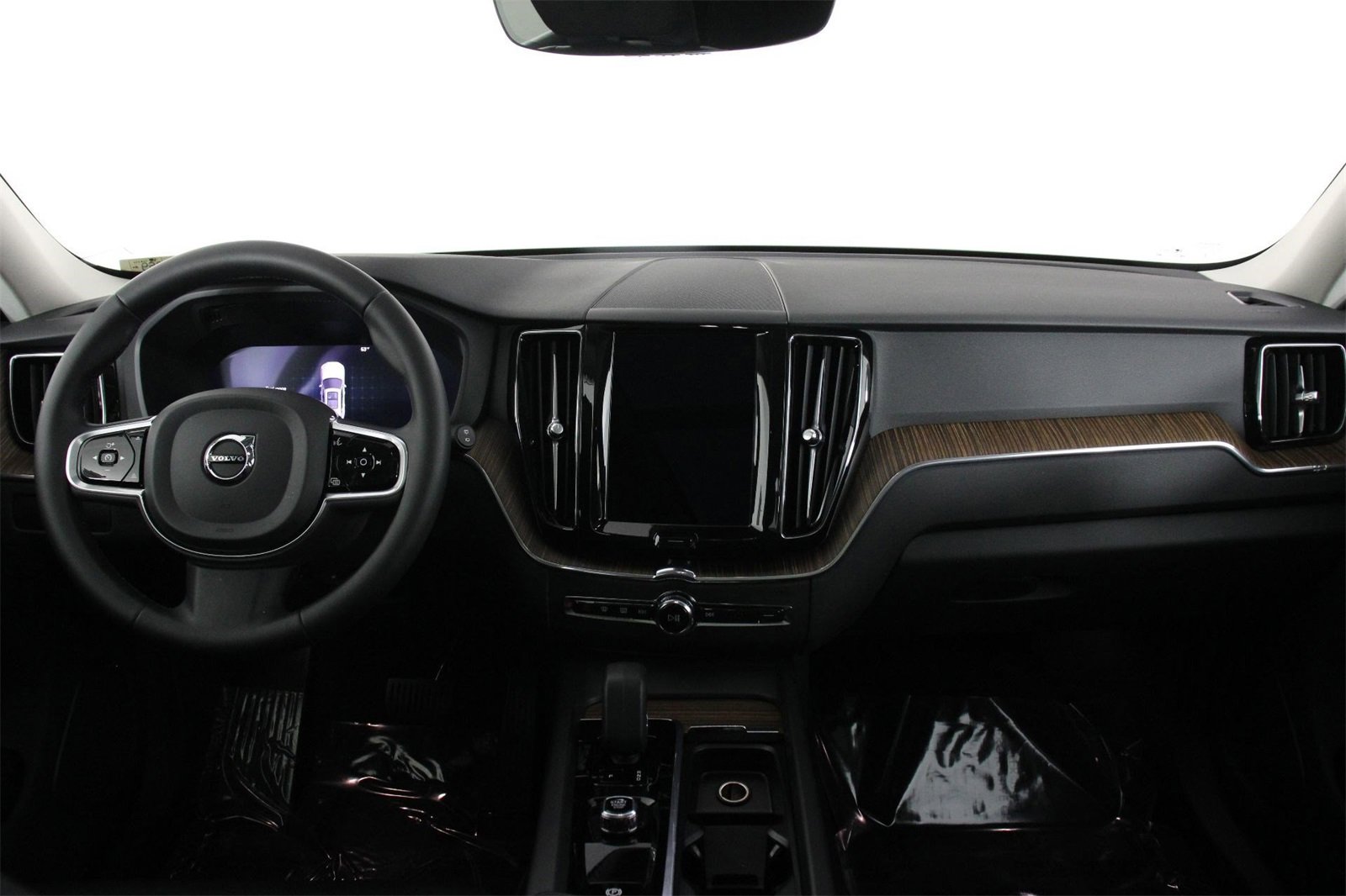 Certified 2023 Volvo XC60 B5 Plus w/ Protection Package Premier image 7