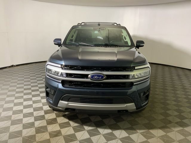 Used 2023 Ford Expedition Max XLT image 2