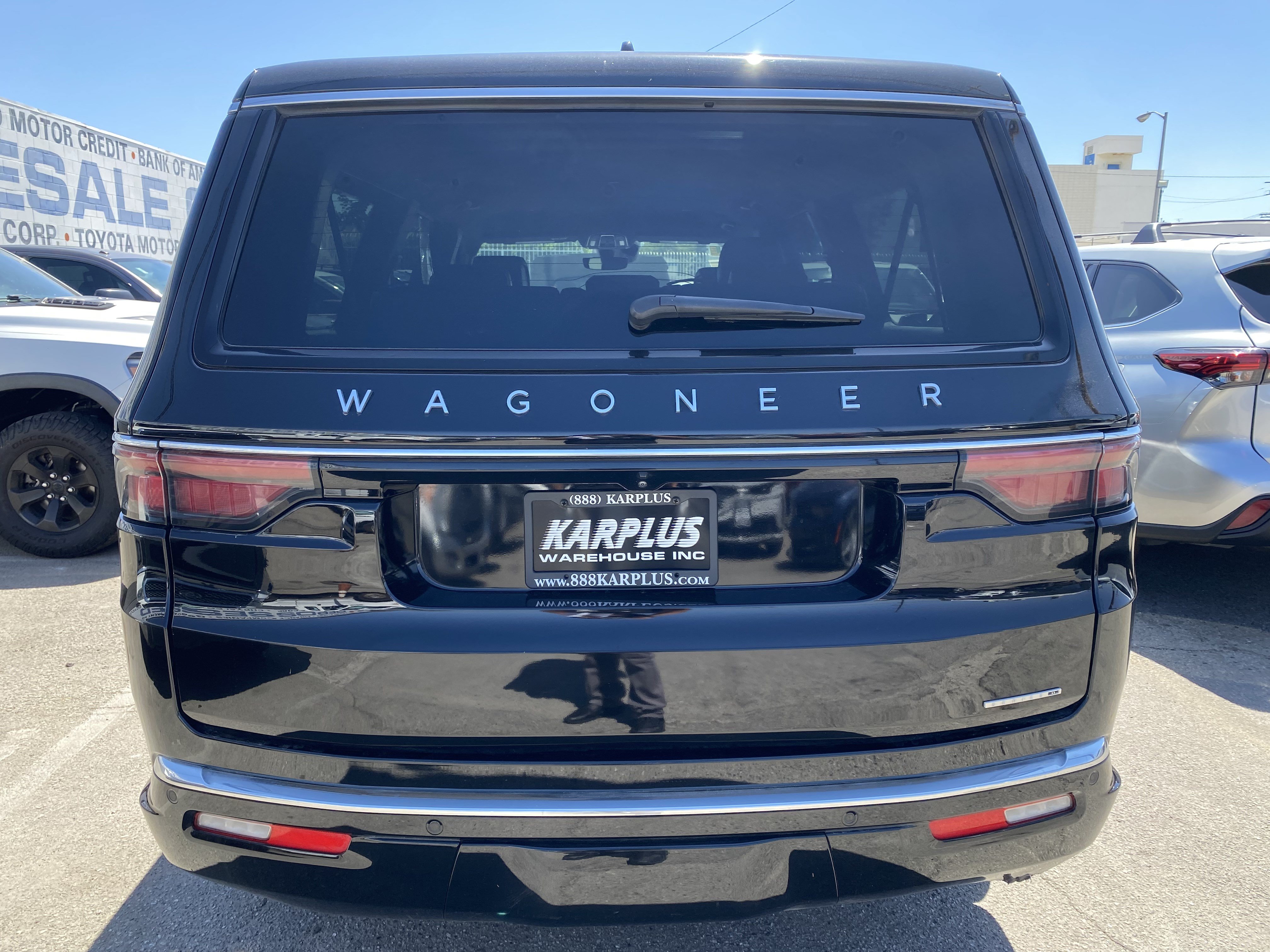 Used 2024 Jeep Wagoneer L Series II w/ Flexible Seating Group AWD/4WD image 9