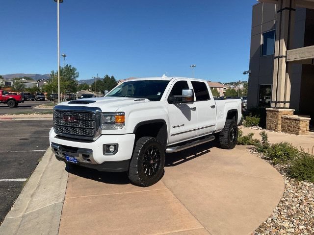 Used 2019 GMC Sierra 2500 Denali w/ Duramax Plus Package AWD/4WD image 8