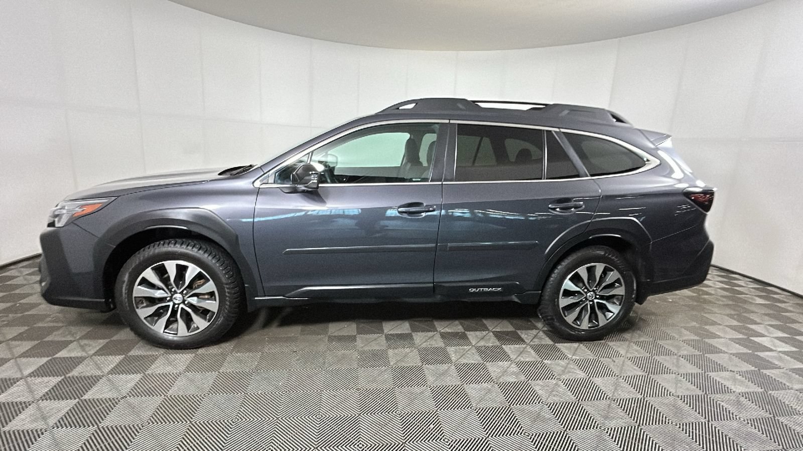 Used 2023 Subaru Outback Limited AWD/4WD image 7