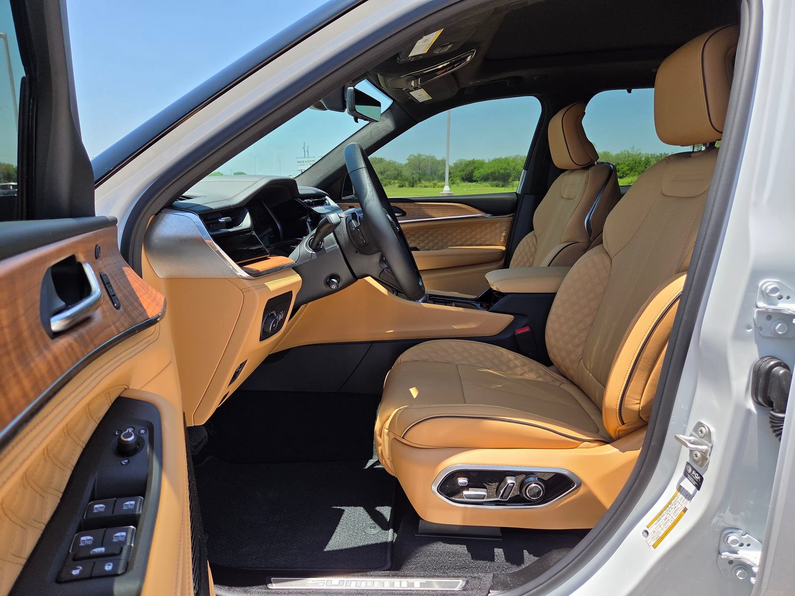 New 2026 Jeep Grand Cherokee Summit AWD/4WD image 13