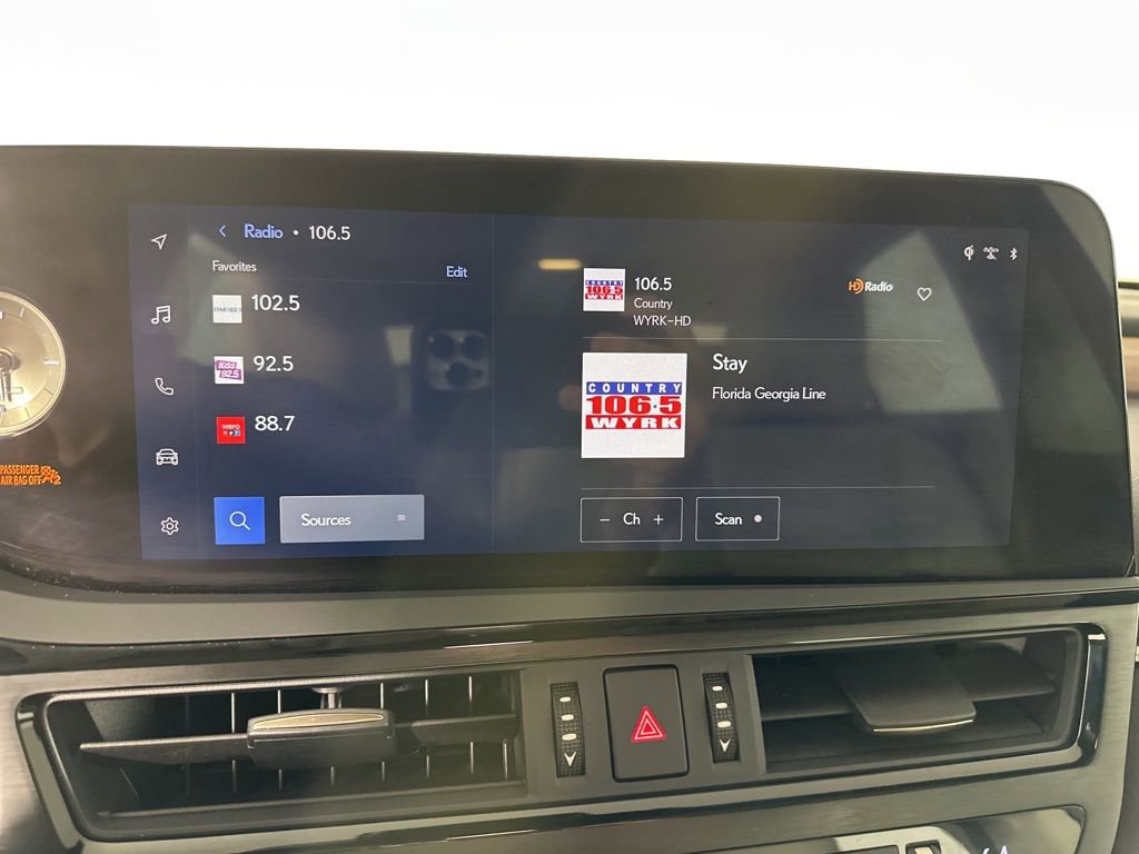 Used 2023 Lexus ES 250 w/ Premium Package AWD/4WD image 22