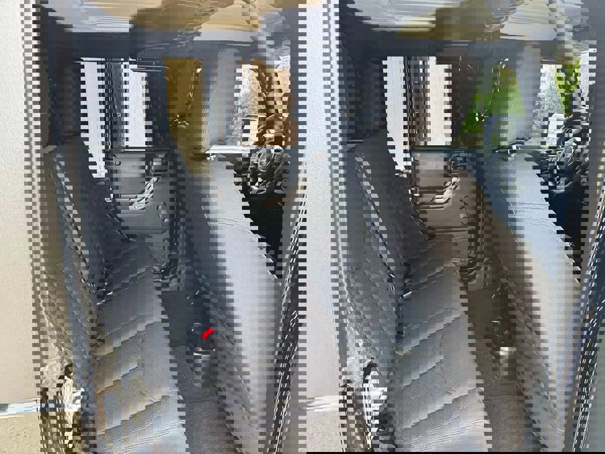 Used 2018 Jeep Wrangler Unlimited Sport image 21