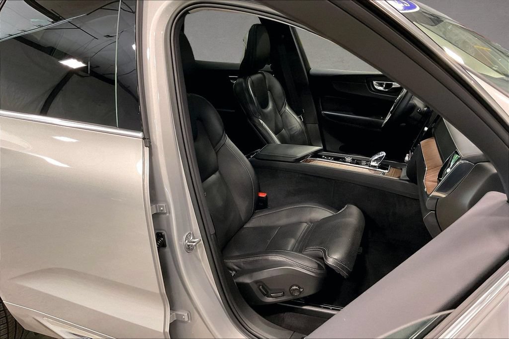 Certified 2023 Volvo XC60 B6 Ultimate w/ Climate Package AWD/4WD image 30