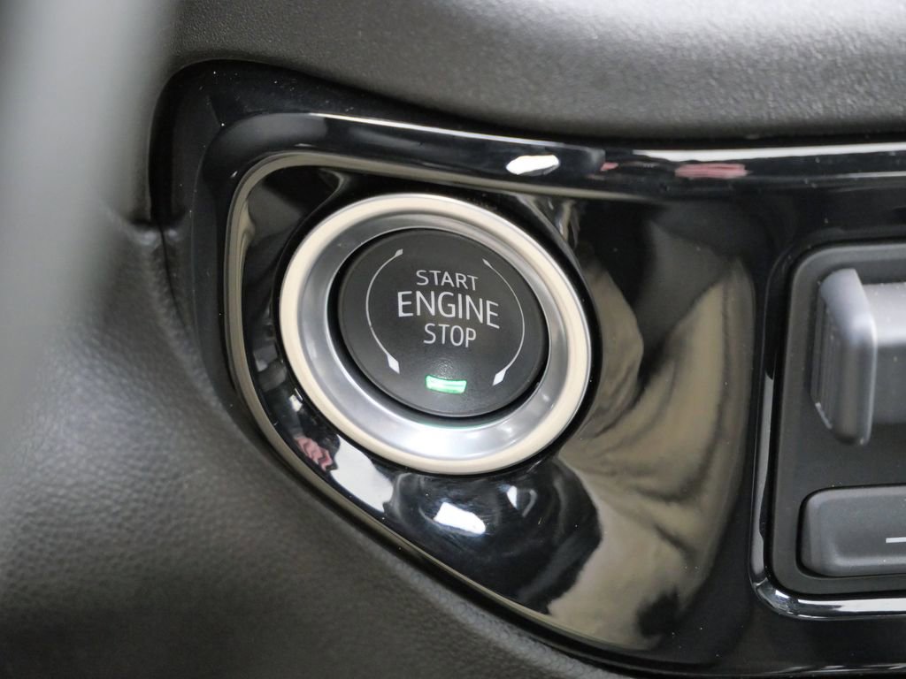 Used 2025 Chevrolet Silverado 2500 ZR2 w/ Technology Package image 42