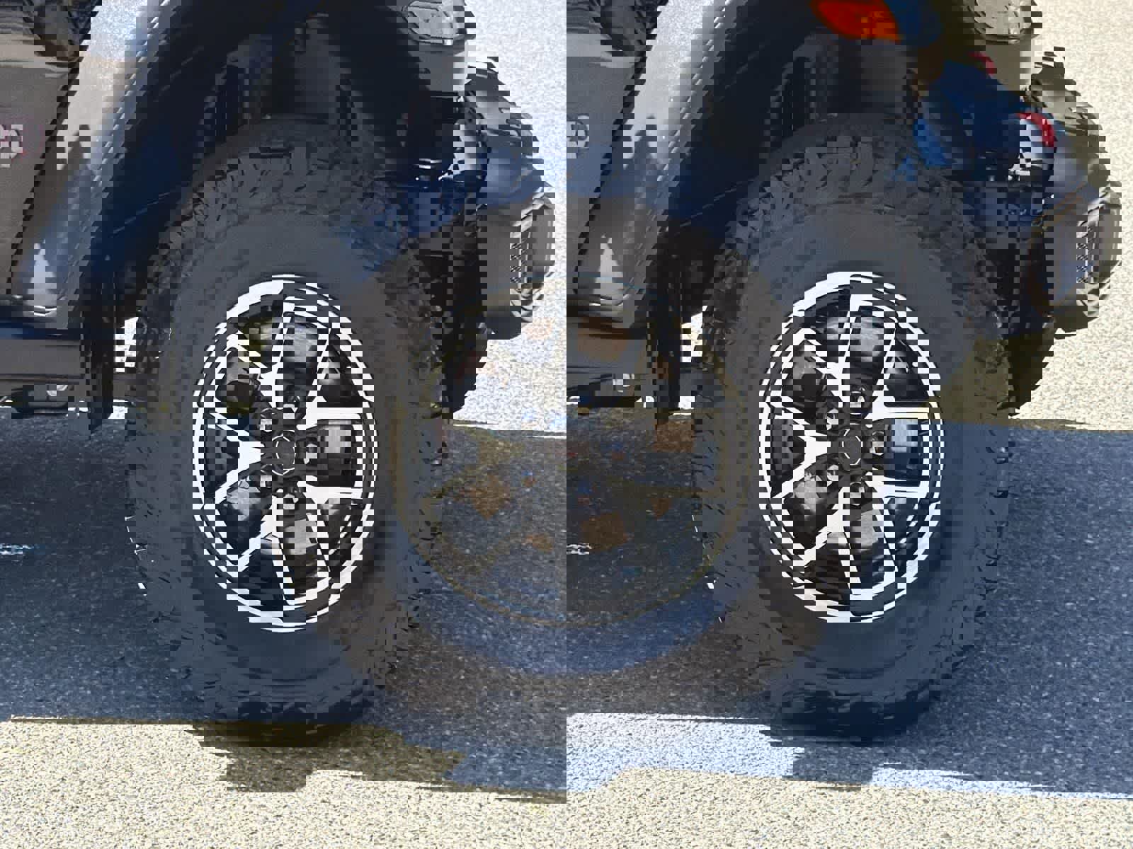 Used 2024 Jeep Wrangler Unlimited Rubicon w/ Technology Group image 35