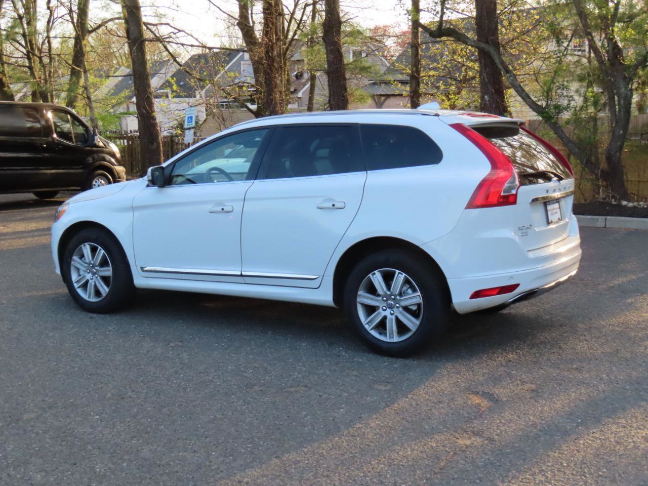 Used 2016 Volvo XC60 T6 w/ Protection Package AWD/4WD image 7