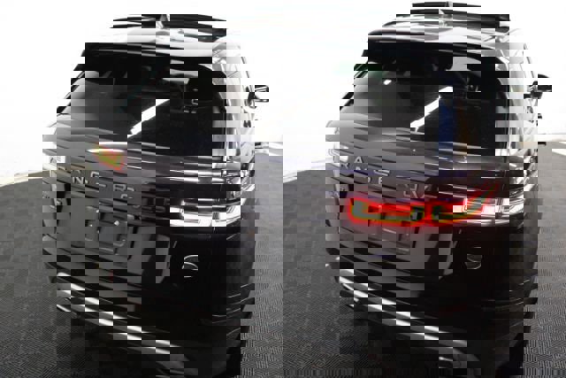 Used 2018 Land Rover Range Rover Velar R-Dynamic SE image 6