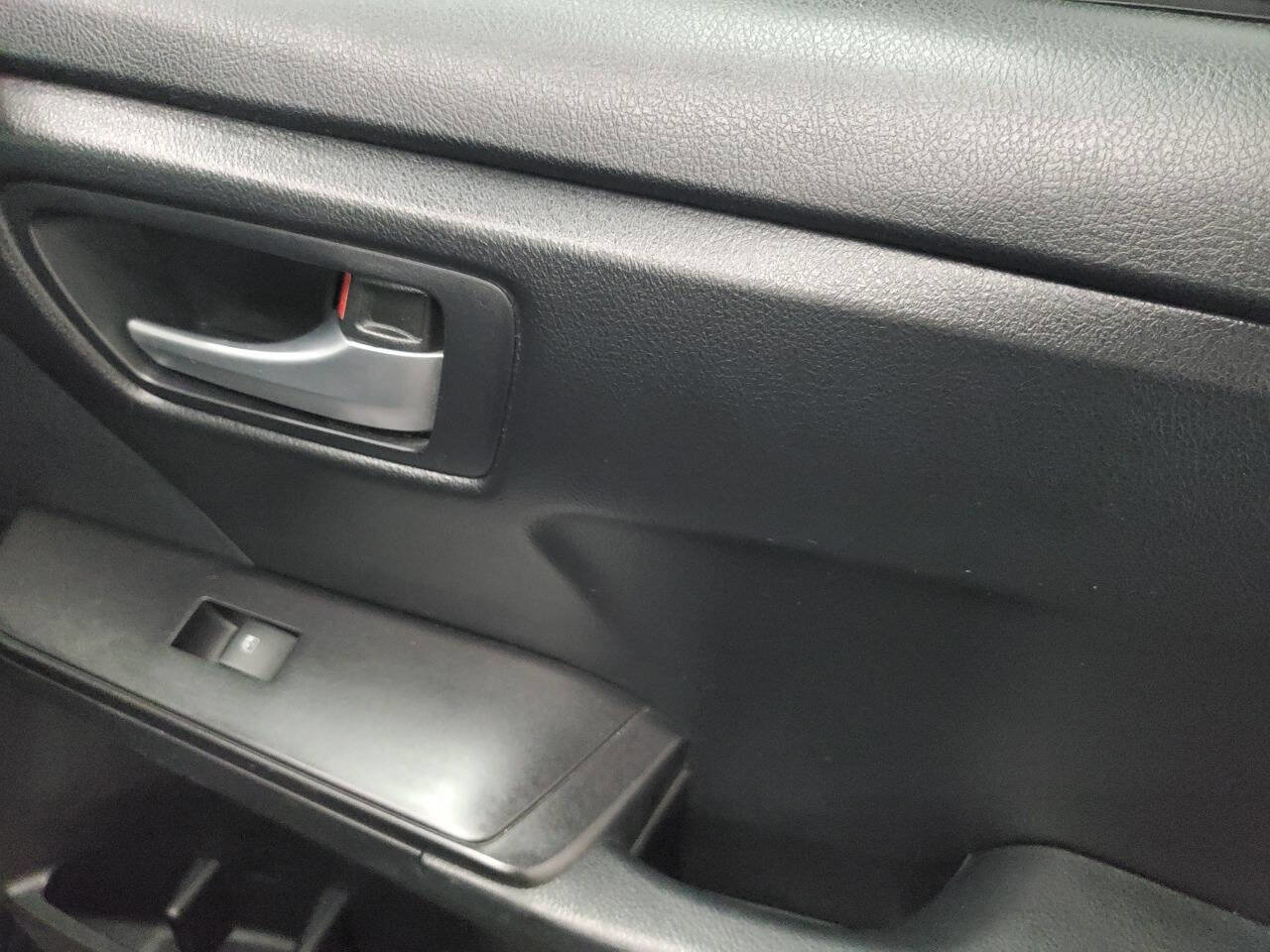 Used 2015 Toyota Camry SE FWD image 18